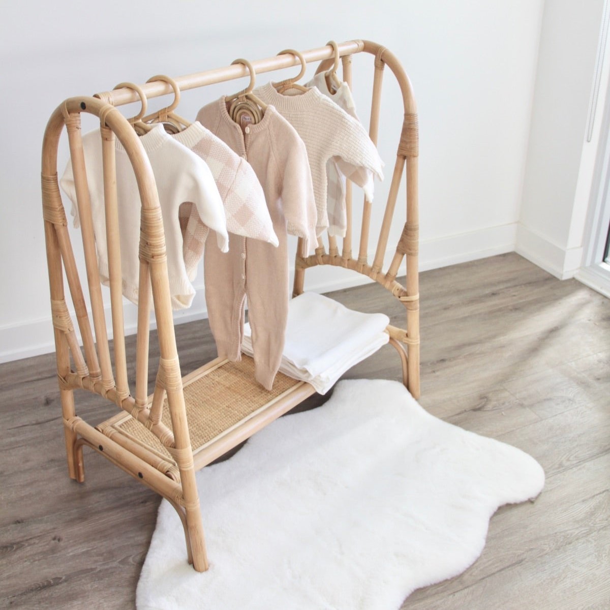 Decorative small hangers, hand - مراجعة Baby Clothing Rail وسعره