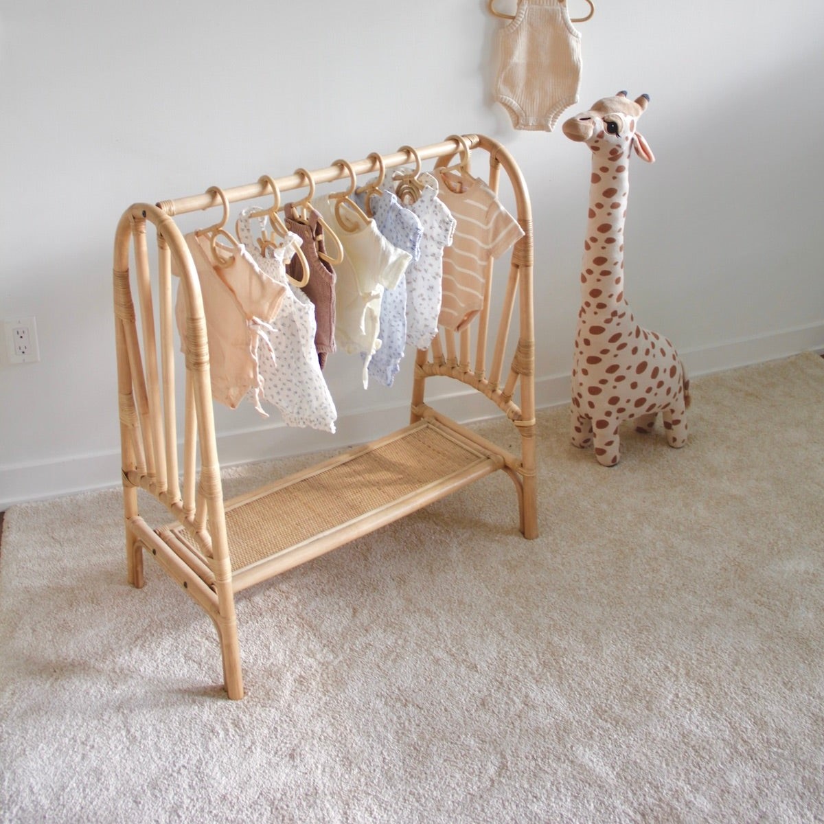 Decorative small hangers, hand - مراجعة Baby Clothing Rail وسعره